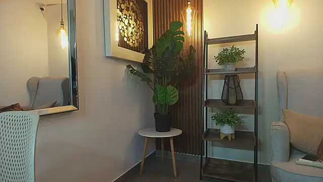 Coral Lise online show from 09.25.25