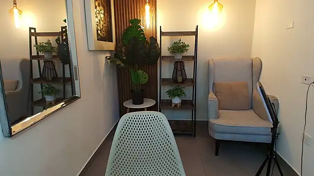 Coral Lise online show from 10.03.25