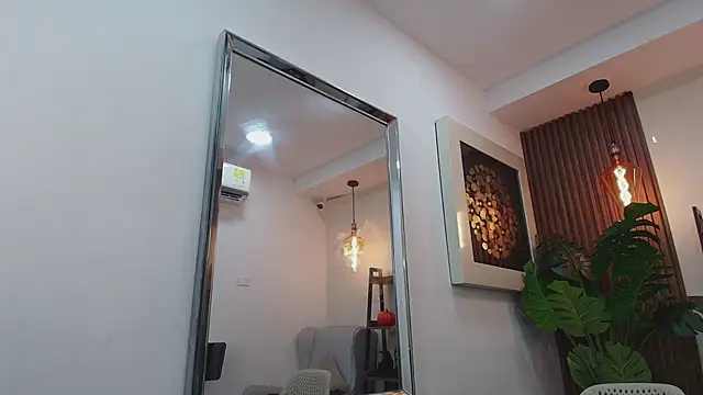 Coral Lise online show from 10.21.25