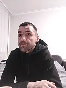 Snapshot of MaksDzubaV chatting on 11.24.25 MaksDzubaV online show from 11.24.25