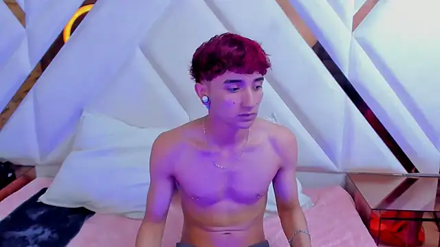 Snapshot of LauryAndNarem69 chatting on 03.21.25 LauryAndNarem69 online show from 03.21.25