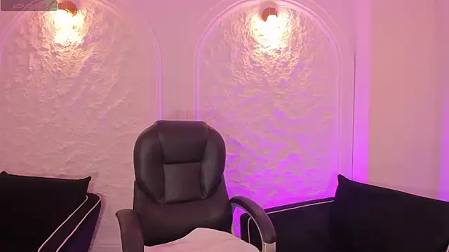 CandaseRussell online show from 12.15.25