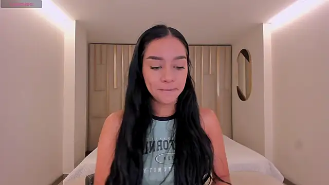 Snapshot of AmaliaCrus chatting on 04.23.26 AmaliaCrus online show from 04.23.26