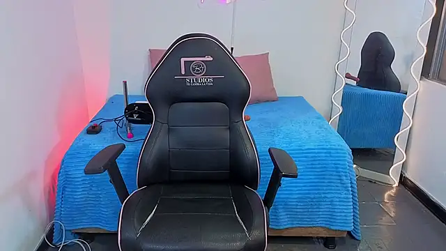 Snapshot of Malory_tay1 chatting on 09.19.25 Malory tay1 online show from 09.19.25