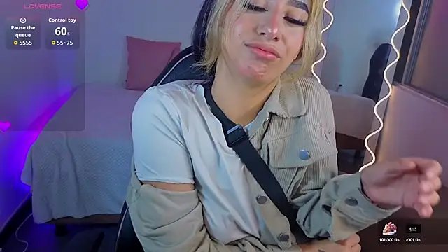 Snapshot of Malory_tay1 chatting on 10.10.25 Malory tay1 online show from 10.10.25