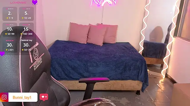 Snapshot of Malory_tay1 chatting on 10.14.25 Malory tay1 online show from 10.14.25