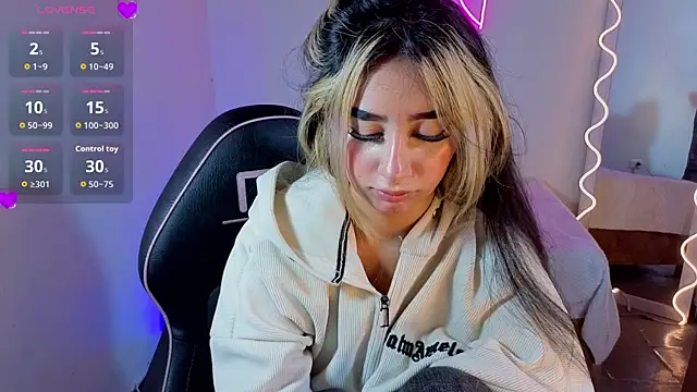 Snapshot of Malory_tay1 chatting on 10.17.25 Malory tay1 online show from 10.17.25