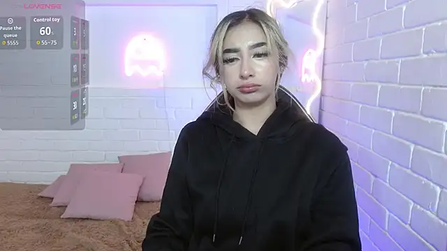 Snapshot of Malory_tay1 chatting on 10.26.25 Malory tay1 online show from 10.26.25