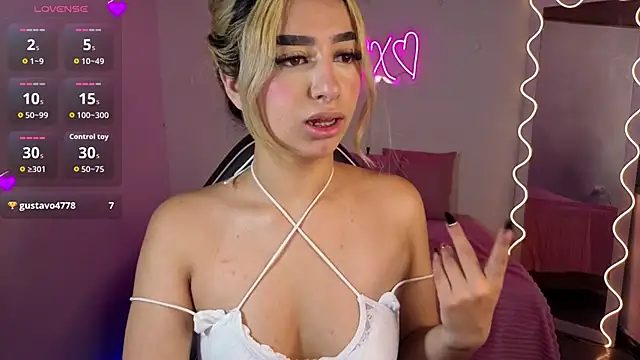 Snapshot of Malory_tay1 chatting on 10.28.25 Malory tay1 online show from 10.28.25