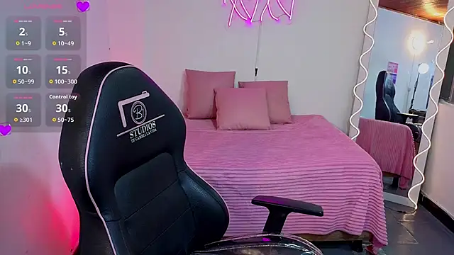 Snapshot of Malory_tay1 chatting on 11.01.25 Malory tay1 online show from 11.01.25