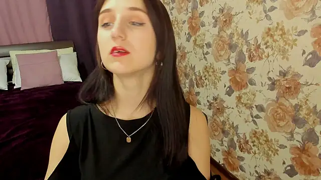 Snapshot of JulietMonli chatting on 09.27.25 JulietMonli online show from 09.27.25