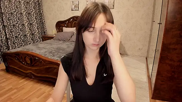 Snapshot of JulietMonli chatting on 10.29.25 JulietMonli online show from 10.29.25