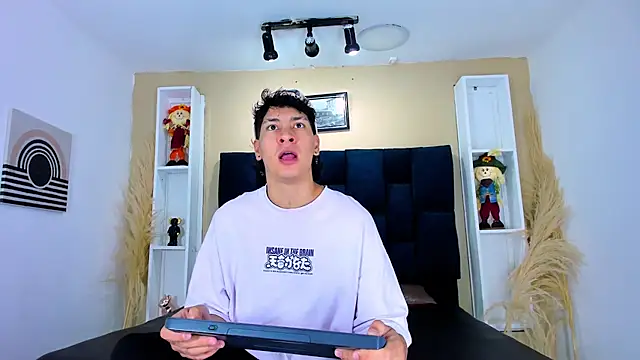 Snapshot of Jhojan_twink chatting on 09.23.25 Jhojan twink online show from 09.23.25