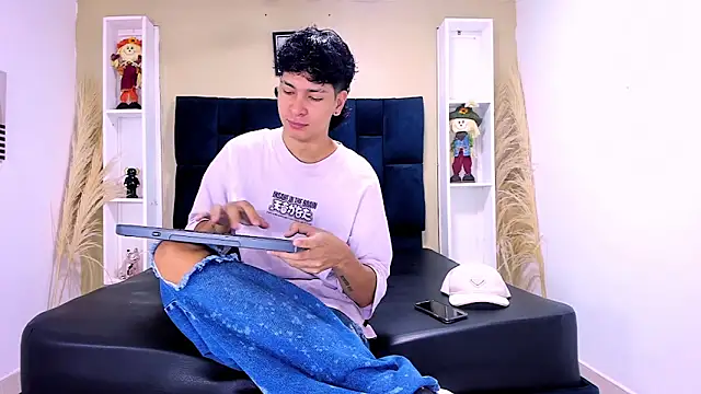 Snapshot of Jhojan_twink chatting on 09.26.25 Jhojan twink online show from 09.26.25