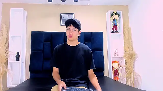 Snapshot of Jhojan_twink chatting on 10.01.25 Jhojan twink online show from 10.01.25