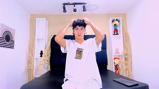 Snapshot of Jhojan_twink chatting on 10.03.25 Jhojan twink online show from 10.03.25