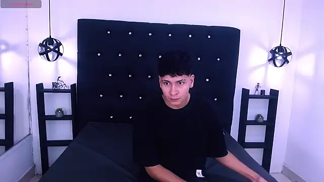 Snapshot of Jhojan_twink chatting on 10.04.25 Jhojan twink online show from 10.04.25