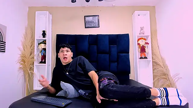 Snapshot of Jhojan_twink chatting on 10.09.25 Jhojan twink online show from 10.09.25