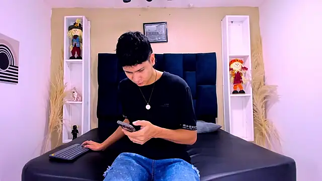 Snapshot of Jhojan_twink chatting on 10.17.25 Jhojan twink online show from 10.17.25