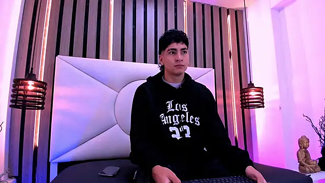 Snapshot of Jhojan_twink chatting on 10.22.25 Jhojan twink online show from 10.22.25