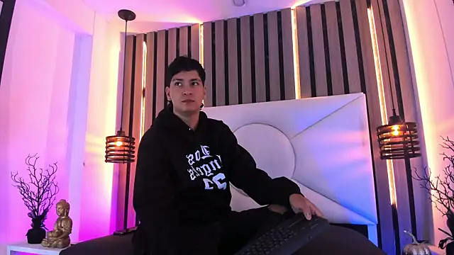 Snapshot of Jhojan_twink chatting on 10.30.25 Jhojan twink online show from 10.30.25