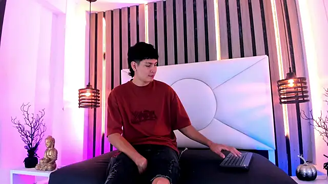 Snapshot of Jhojan_twink chatting on 10.31.25 Jhojan twink online show from 10.31.25