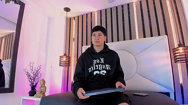 Snapshot of Jhojan_twink chatting on 11.05.25 Jhojan twink online show from 11.05.25