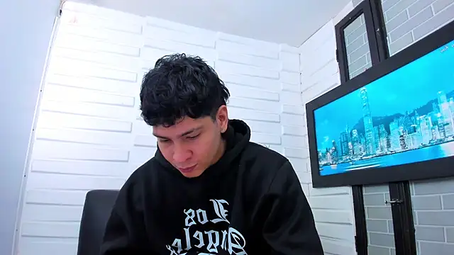 Snapshot of Jhojan_twink chatting on 11.06.25 Jhojan twink online show from 11.06.25