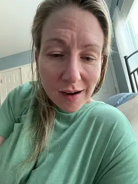 LittleMsMILF online show from 02.25.26