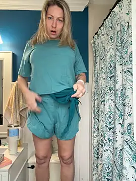 LittleMsMILF online show from 03.19.26