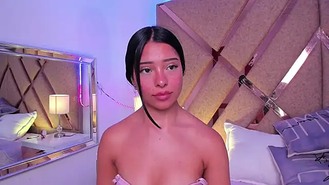 Snapshot of Emilybutterfly1 chatting on 03.22.25 Emilybutterfly1 online show from 03.22.25