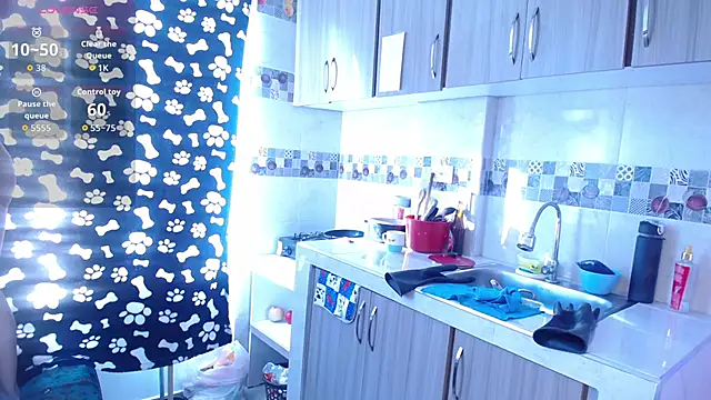 Snapshot of Emilybutterfly1 chatting on 09.09.25 Emilybutterfly1 online show from 09.09.25