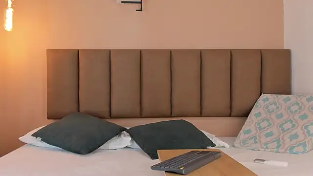 Snapshot of honeygray02 chatting on 10.06.25 honeygray02 online show from 10.06.25