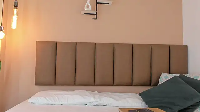 Snapshot of honeygray02 chatting on 10.08.25 honeygray02 online show from 10.08.25