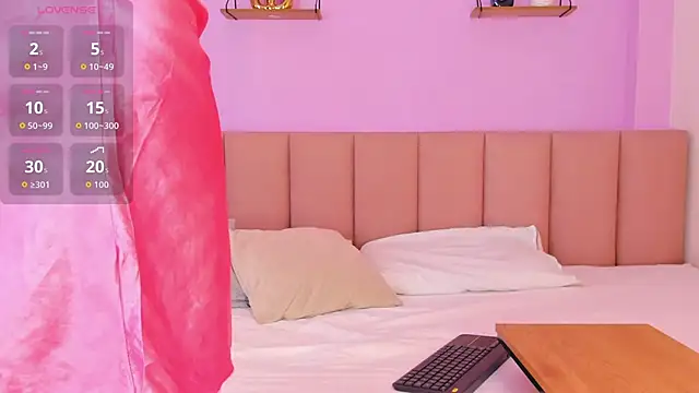 Snapshot of honeygray02 chatting on 11.08.25 honeygray02 online show from 11.08.25