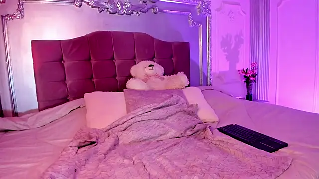 KatianPierce online show from 10.22.25