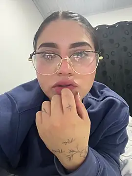 pareja curiosa19 online show from 11.29.25