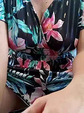 Snapshot of emiliemilf chatting on 11.06.25 emiliemilf online show from 11.06.25