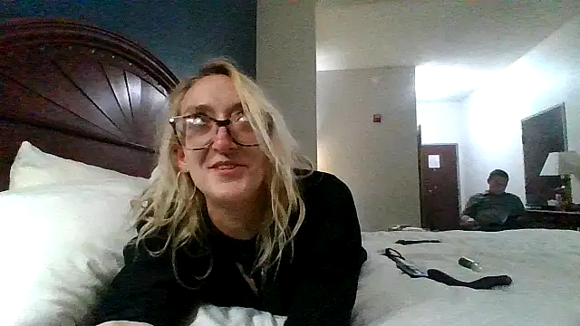 Kittaekatt online show from 02.12.26