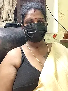 Snapshot of poojaa-rani chatting on 11.04.25 poojaa-rani online show from 11.04.25