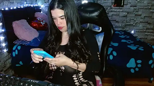 jhulia hill online show from 10.17.25