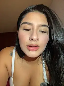 Snapshot of andrea_gomes_ chatting on 05.17.26 andrea gomes online show from 05.17.26
