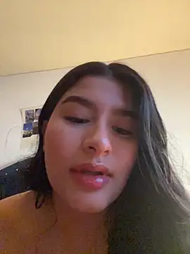 Snapshot of andrea_gomes_ chatting on 05.18.26 andrea gomes online show from 05.18.26