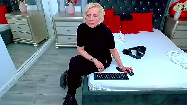 SuzzySun online show from 12.27.24