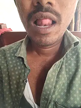 Snapshot of hot_integer chatting on 10.21.25 hot integer online show from 10.21.25