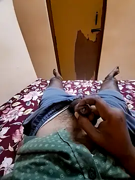 Snapshot of hot_integer chatting on 10.25.25 hot integer online show from 10.25.25