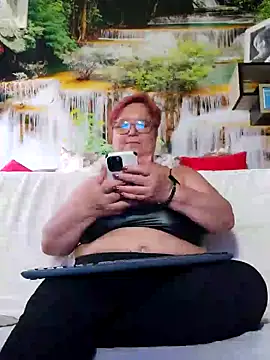 Snapshot of QueenPammy1 chatting on 02.04.25 QueenPammy1 online show from 02.04.25