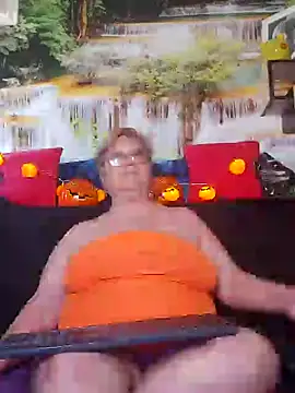 QueenPammy1 online show from 10.31.25