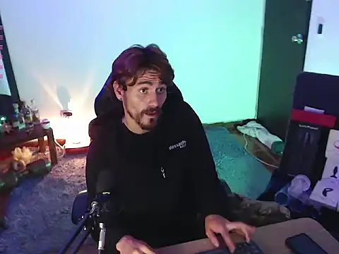 Snapshot of Aaron_malikk chatting on 10.20.25 Aaron malikk online show from 10.20.25