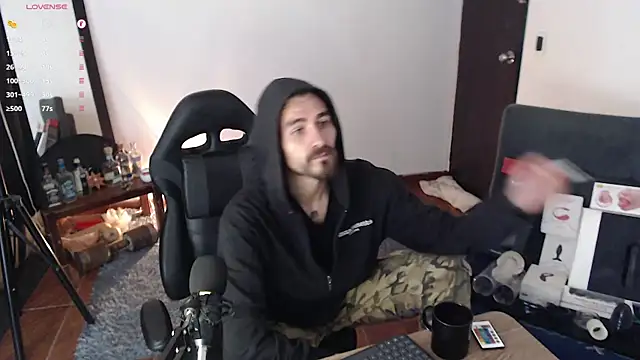 Snapshot of Aaron_malikk chatting on 10.21.25 Aaron malikk online show from 10.21.25